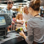 Permalink to Corso Cassiera di Supermercato – Online in Videoconferenza beautiful-family-standing-cash-counter-min